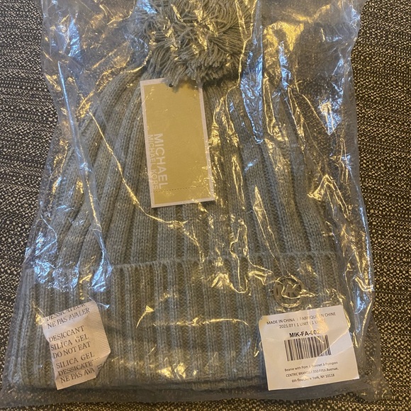Gray Michael Kors hat. - Picture 2 of 4